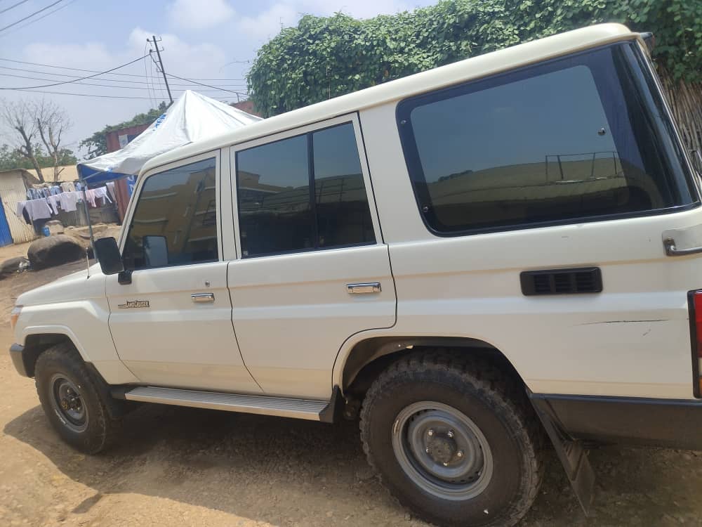Land Cruiser Hardtop 5 doors.